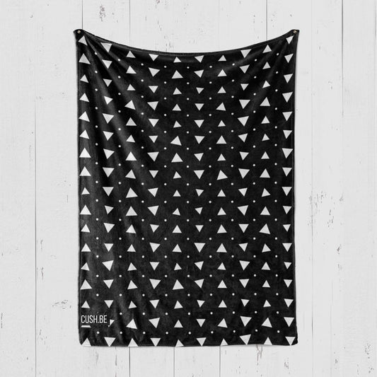 Одеяло Бели триъгълници и точки