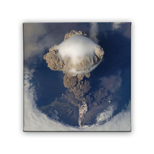 Картина Вулкан на Саричев