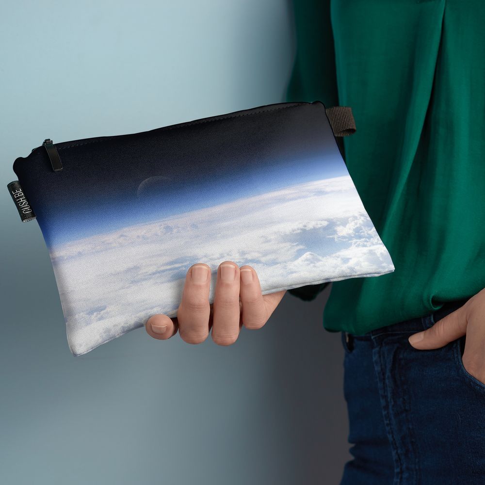 Несесер Покривът на атмосферата