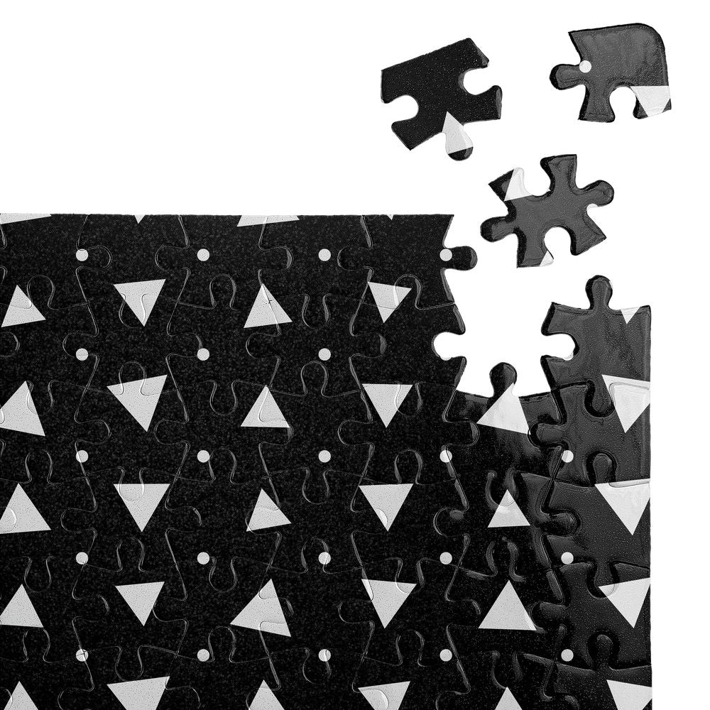 Пъзел Бели триъгълници и точки